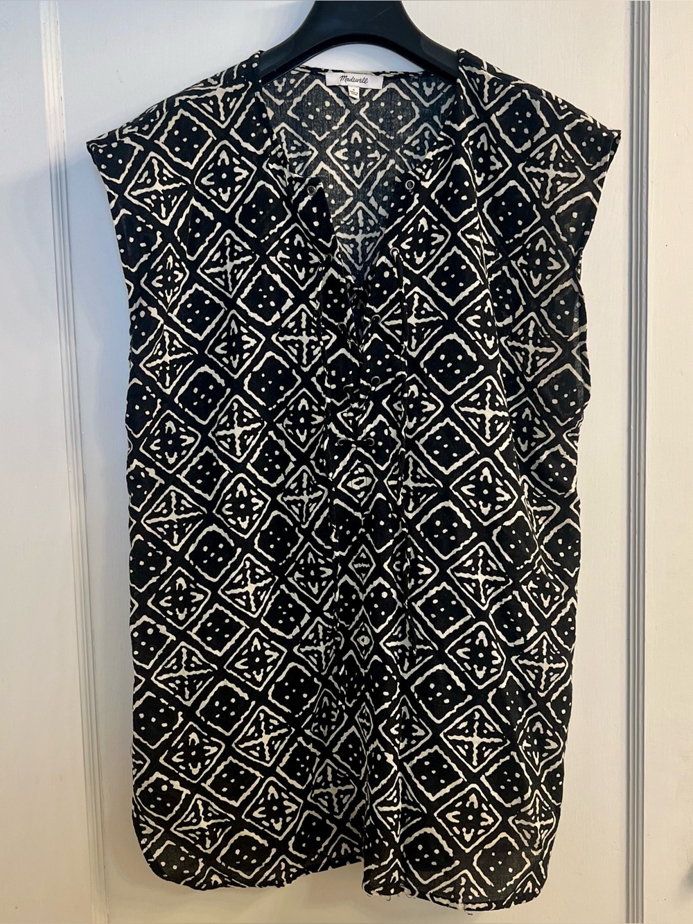 Madewell Black & White Geometric Sleeveless V-Neck Camisole